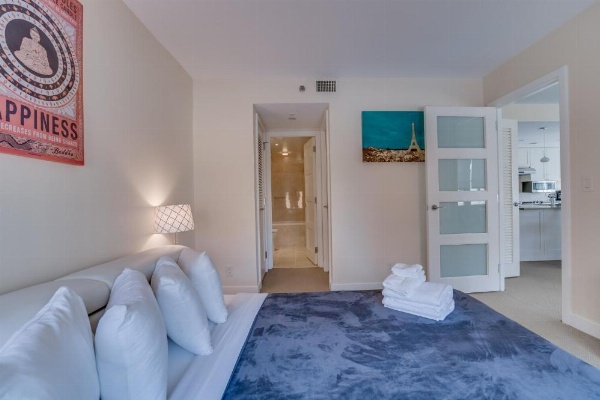 Heaven on Washington Fully Furnished Apartments image 18