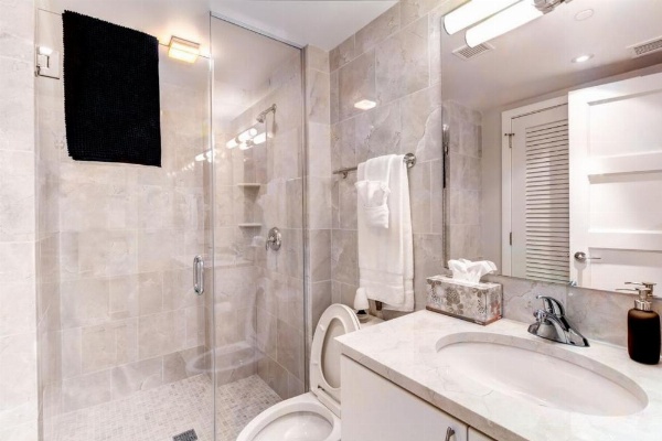 Heaven on Washington Fully Furnished Apartments image 20