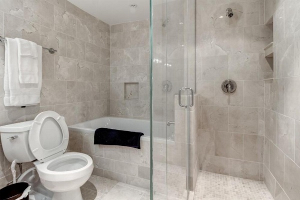 Heaven on Washington Fully Furnished Apartments image 21