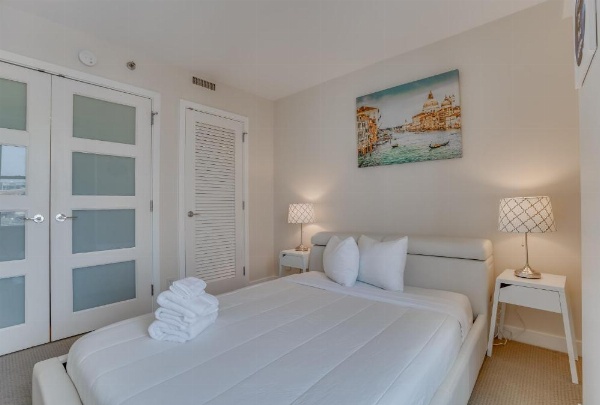 Heaven on Washington Fully Furnished Apartments image 22