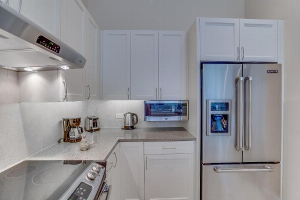 Heaven on Washington Fully Furnished Apartments image 29