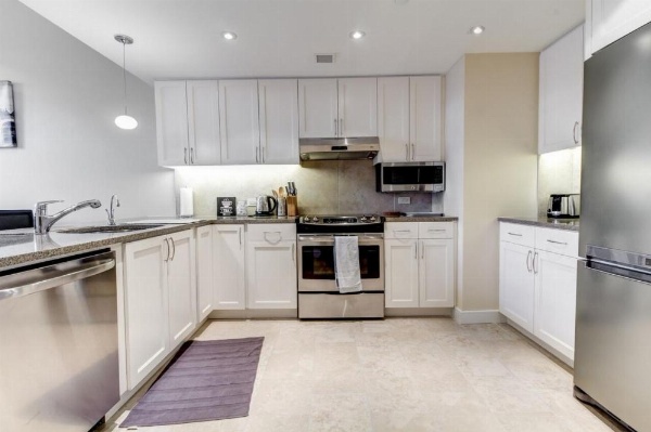 Heaven on Washington Fully Furnished Apartments image 32