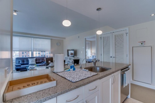 Heaven on Washington Fully Furnished Apartments image 36