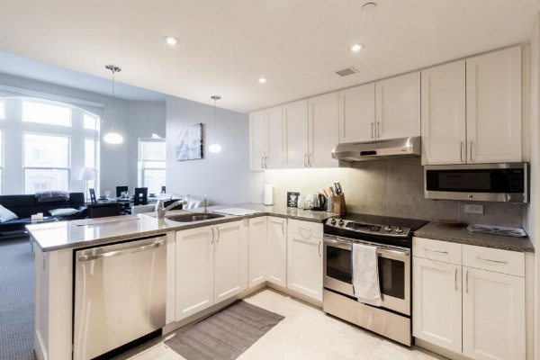 Heaven on Washington Fully Furnished Apartments image 42